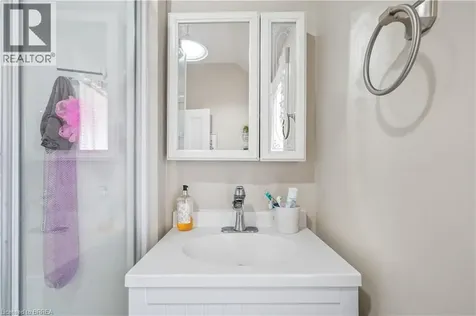 27 Ada Avenue Brantford ON N3T 4K8