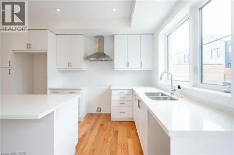 2273 Turnberry Road Burlington ON L7M 2B2