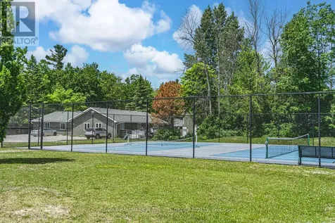 13 Huron Circle Wasaga Beach ON L9Z 1X7