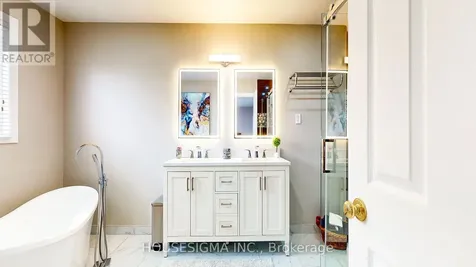 22 Highlands Crescent Collingwood ON L9Y 5H3