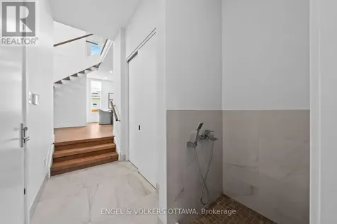 620 Rowanwood Avenue Ottawa ON K2A 3E2