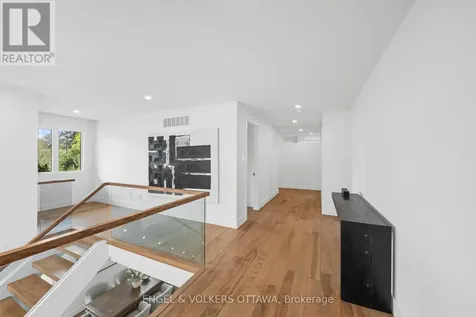 620 Rowanwood Avenue Ottawa ON K2A 3E2
