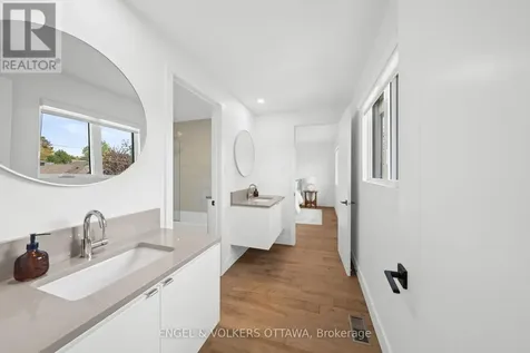 620 Rowanwood Avenue Ottawa ON K2A 3E2
