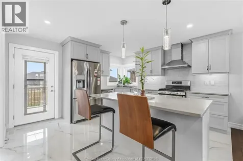 98 Peter Avenue Leamington ON N8H 0E7