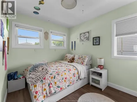 1384 Granville Crescent Windsor ON N9C 3N8