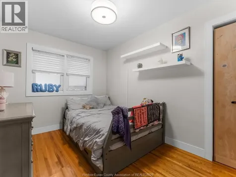 1384 Granville Crescent Windsor ON N9C 3N8