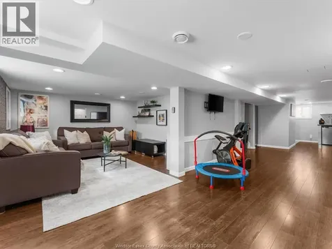 1384 Granville Crescent Windsor ON N9C 3N8