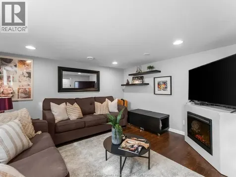 1384 Granville Crescent Windsor ON N9C 3N8