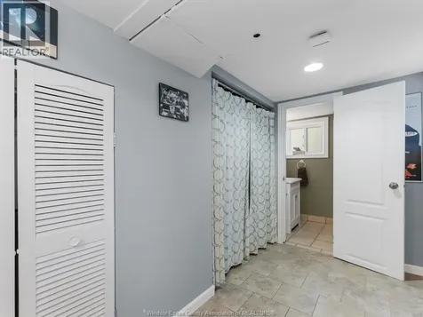 1384 Granville Crescent Windsor ON N9C 3N8