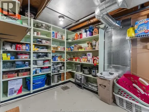 1384 Granville Crescent Windsor ON N9C 3N8