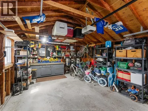 1384 Granville Crescent Windsor ON N9C 3N8