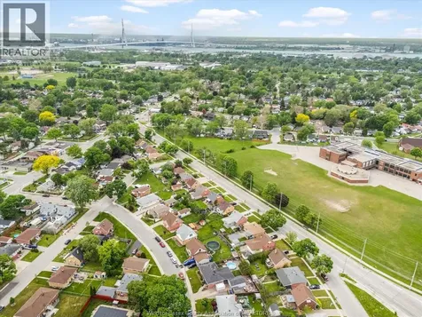 1384 Granville Crescent Windsor ON N9C 3N8