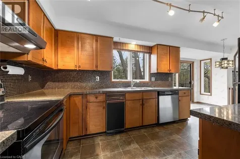 11 Crawford Court Dundas ON L9H 6G2