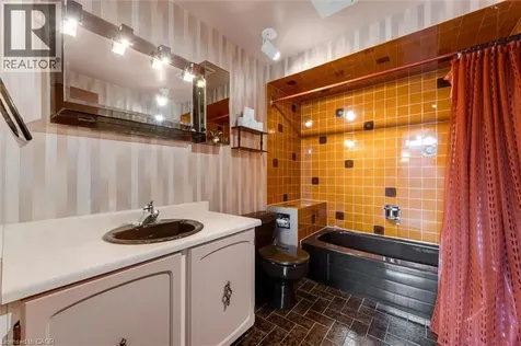 11 Crawford Court Dundas ON L9H 6G2