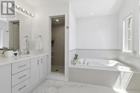 21 Harry Thornton Lane Uxbridge ON L9P 0E9