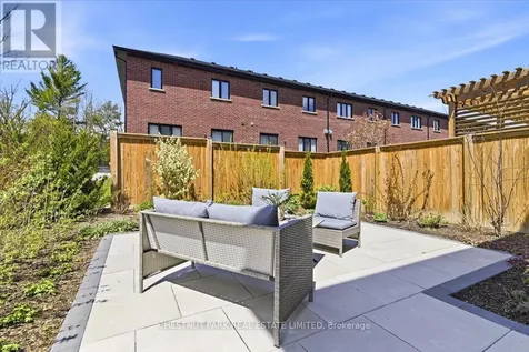 21 Harry Thornton Lane Uxbridge ON L9P 0E9