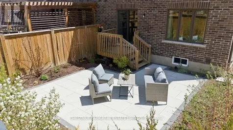 21 Harry Thornton Lane Uxbridge ON L9P 0E9