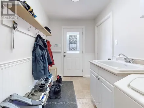 544 Woodland Acres Crescent Vaughan ON L6A 1G2