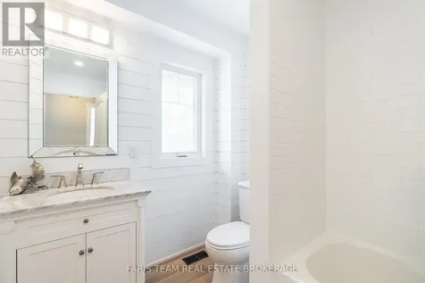 3 Matthew Court Wasaga Beach ON L9Z 1J5