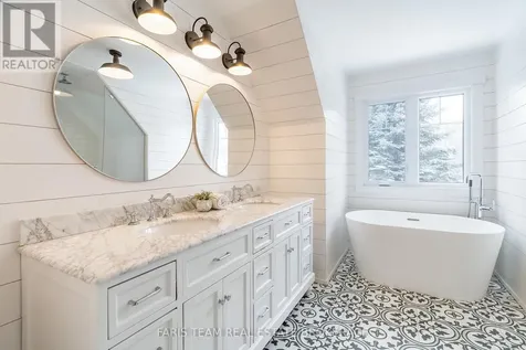 3 Matthew Court Wasaga Beach ON L9Z 1J5