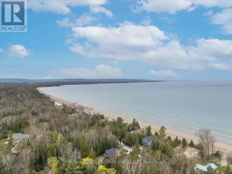 40 45th Street North Wasaga Beach ON L9Z 1Z3