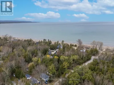 40 45th Street North Wasaga Beach ON L9Z 1Z3