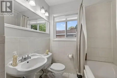 1317 Avenue Q Ottawa ON K1G 0B7