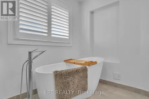 804 Hauteview Drive Ottawa ON K4A 2M1