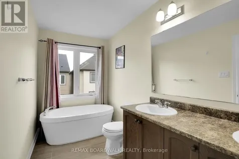 340 Sweetclover Way Ottawa ON K4A 1E6