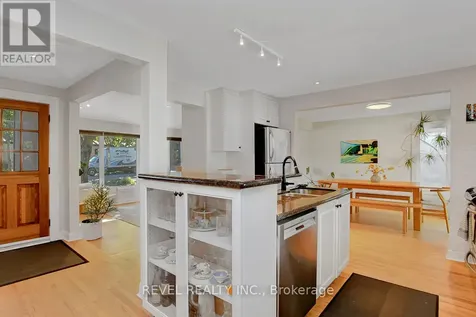 353 Mountbatten Avenue Ottawa ON K1H 5W2