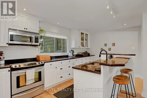 353 Mountbatten Avenue Ottawa ON K1H 5W2