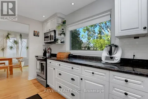 353 Mountbatten Avenue Ottawa ON K1H 5W2