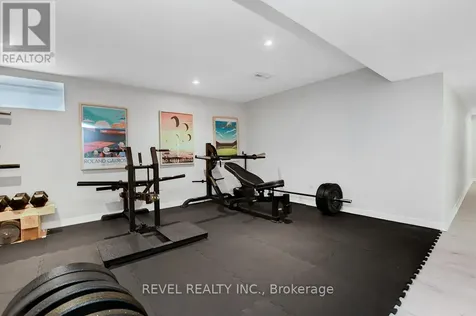 353 Mountbatten Avenue Ottawa ON K1H 5W2