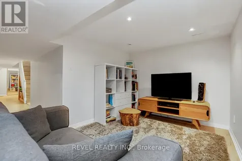 353 Mountbatten Avenue Ottawa ON K1H 5W2