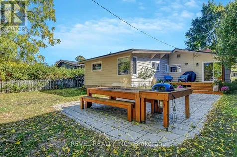 353 Mountbatten Avenue Ottawa ON K1H 5W2