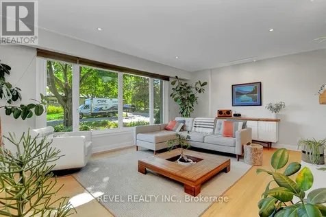 353 Mountbatten Avenue Ottawa ON K1H 5W2
