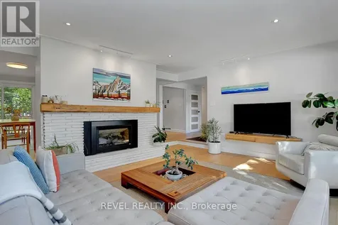 353 Mountbatten Avenue Ottawa ON K1H 5W2