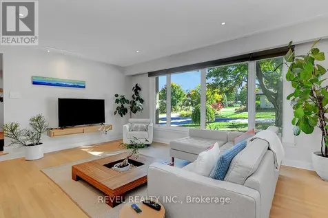 353 Mountbatten Avenue Ottawa ON K1H 5W2