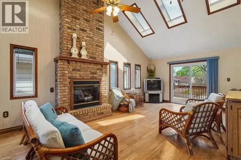 2204 Cartier Crescent Burlington ON L7P 2Z5