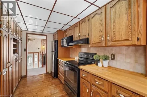 2204 Cartier Crescent Burlington ON L7P 2Z5
