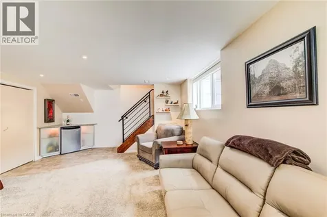 18 Queenston Crescent Kitchener ON N2B 2V5