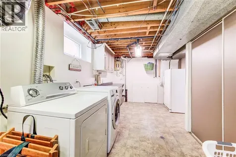 18 Queenston Crescent Kitchener ON N2B 2V5