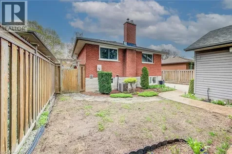 18 Queenston Crescent Kitchener ON N2B 2V5