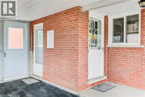 18 Queenston Crescent Kitchener ON N2B 2V5