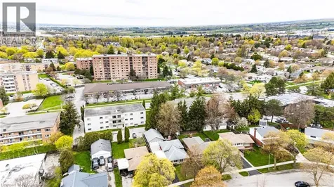 18 Queenston Crescent Kitchener ON N2B 2V5