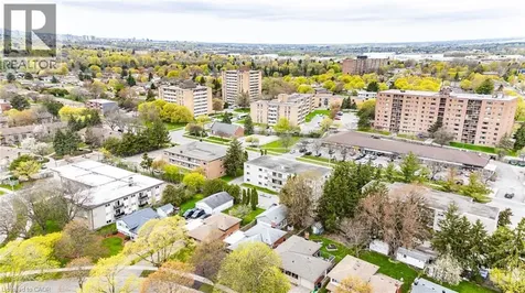 18 Queenston Crescent Kitchener ON N2B 2V5
