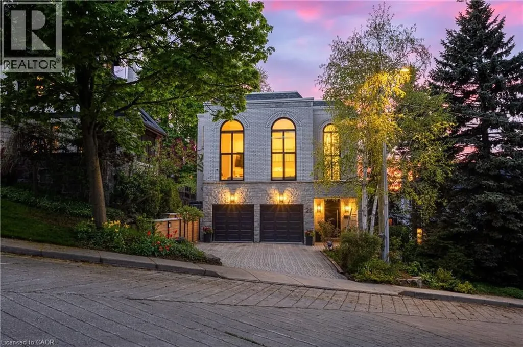 28 Undercliffe Avenue Hamilton ON L8P 3H1