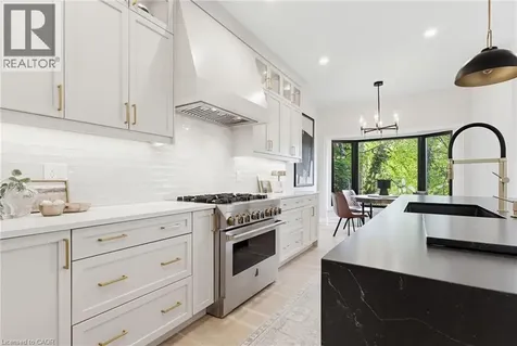28 Undercliffe Avenue Hamilton ON L8P 3H1