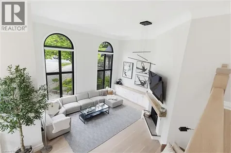28 Undercliffe Avenue Hamilton ON L8P 3H1
