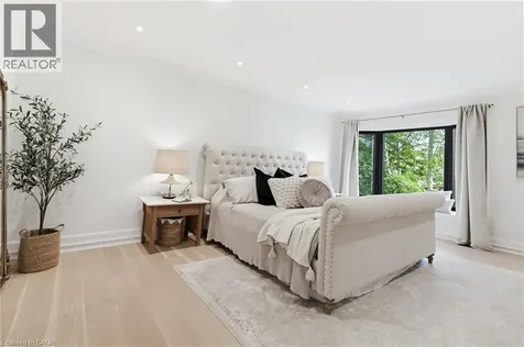 28 Undercliffe Avenue Hamilton ON L8P 3H1